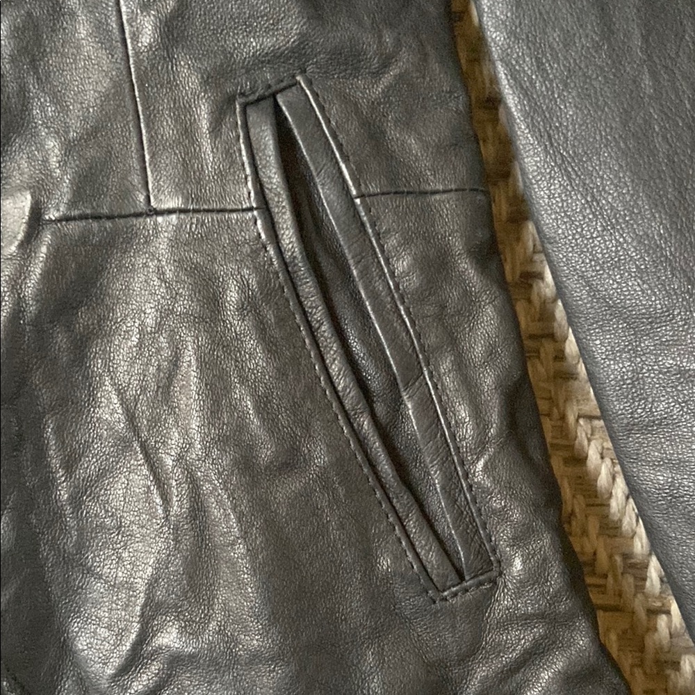 Gillia Black Leather Jacket with Textured Finish - Picture 6 of 7